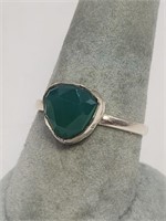 Ladies Sterling Silver Green Onyn Ring Size 9