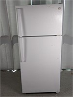GE Top Freezer Refrigerator in White