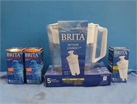 Sm Brita Pitcher & 3 Brita Replacement Filters