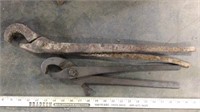 (2) PIPE TONGS