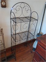 Foldable metal plant display stand. Approx 46