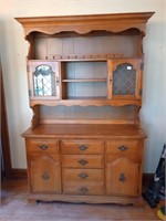 Beautiful william tell maple hutch. Approx 50