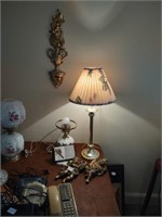 Duo of lamps, angel wall plaques and more