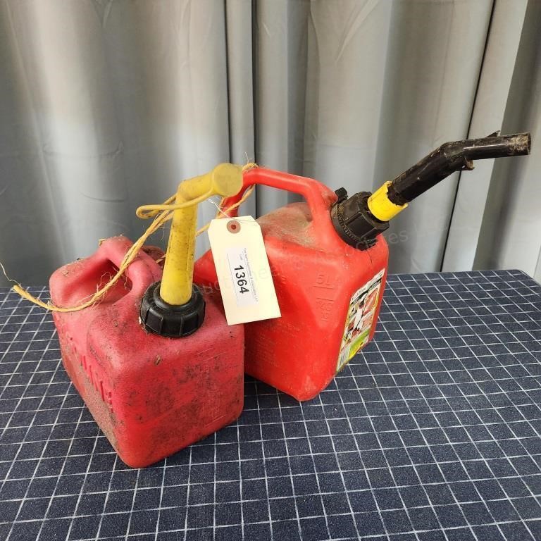 YD 2pc Small gas Cans 1 Gal. (1) Regular spout,