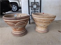 2 terra cotta flower pots 1 has crack