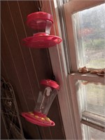 2 plastic hummingbird feeders