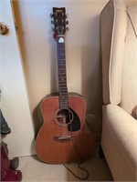 Yamaha acoustic guitar w strap