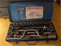 Ratchet socket set in case