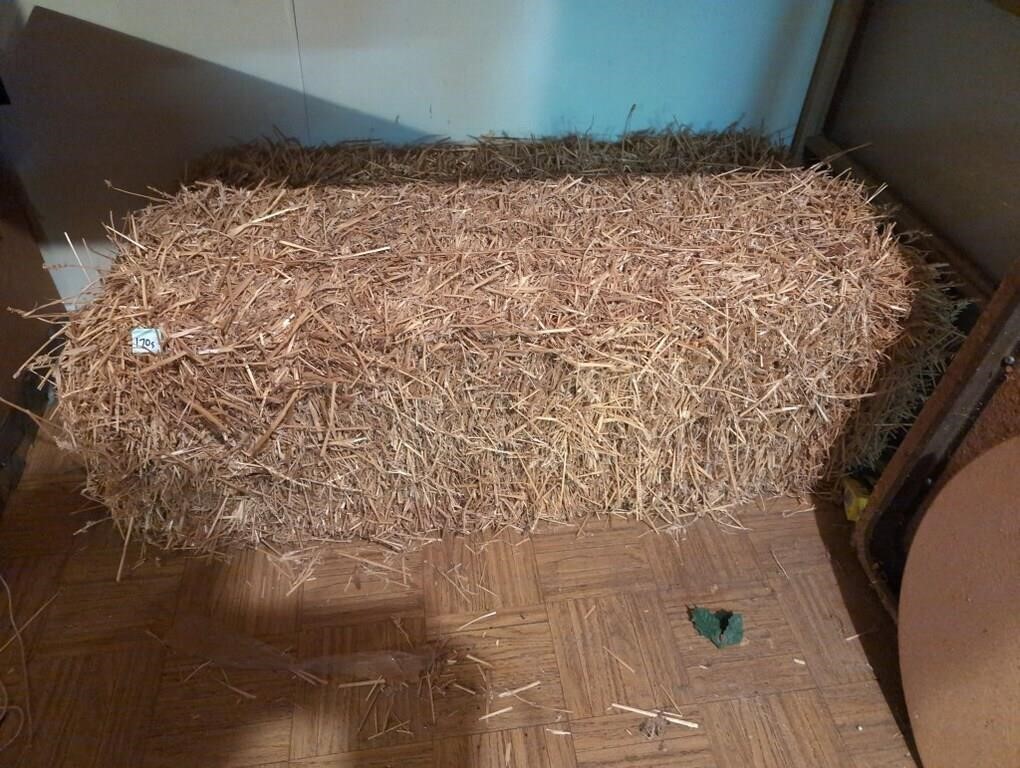 Straw bale