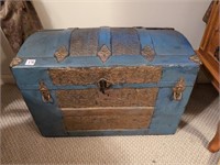 Vintage blue camelback trunk w wheels