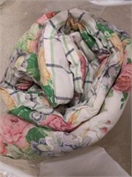 Floral reversible comforter w shams and bedskirt