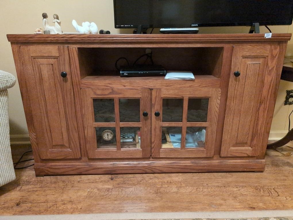 Entertainment center 55x17x33H contents nor tv