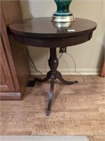 Vintage wood end/side/tea table