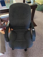 Rolling desk chair