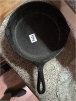 Cast iron 9in skillet
