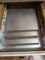 4 baking sheets