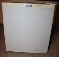 Haier Mo. HNSB02 1.7 cu. Ft. Mini Refrigerator: