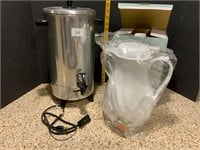 30 Cup Coffee Maker & NEW Carafe