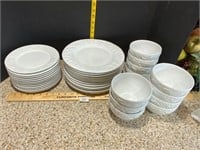 12 Portugal Dinner Plates Crate & Barrel 11 Bowls