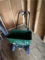 Scott’s speedy green 3000 walk behind spreader