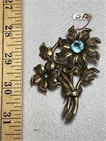 Vintage flower brooch with rhinestones