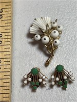 Vintage Trifari brooch and earrings