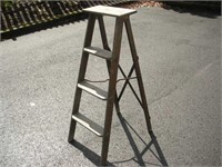 4ft Wooden Step Ladder