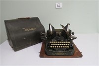 The Oliver Vintage #9 Typewriter w/ Case