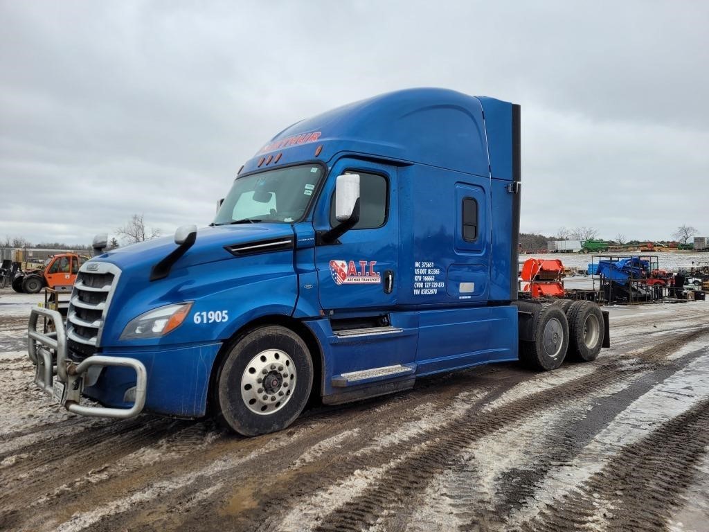 2019 Freightliner Cascadia Sleeper  Highway Truck