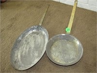 2 copper-like pans