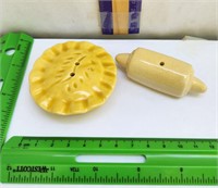 S&P shaker pie and rolling pin set