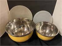 Two mixing bowls with lids