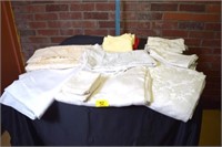 Table cloths, napkins (different sizes)