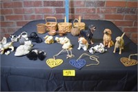 Mini baskets figurines