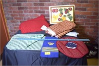 9 Red placemats, 4 green reversible placemats, 2