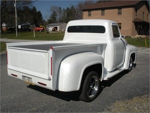 1955 FORD F100 (RIDES & DRIVES )
