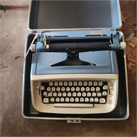 Vintage Royal Manual Typewriter