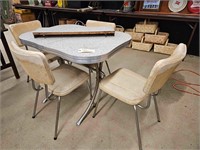 Vintage Formica Top w/ 4 Chairs & 1 Leaf