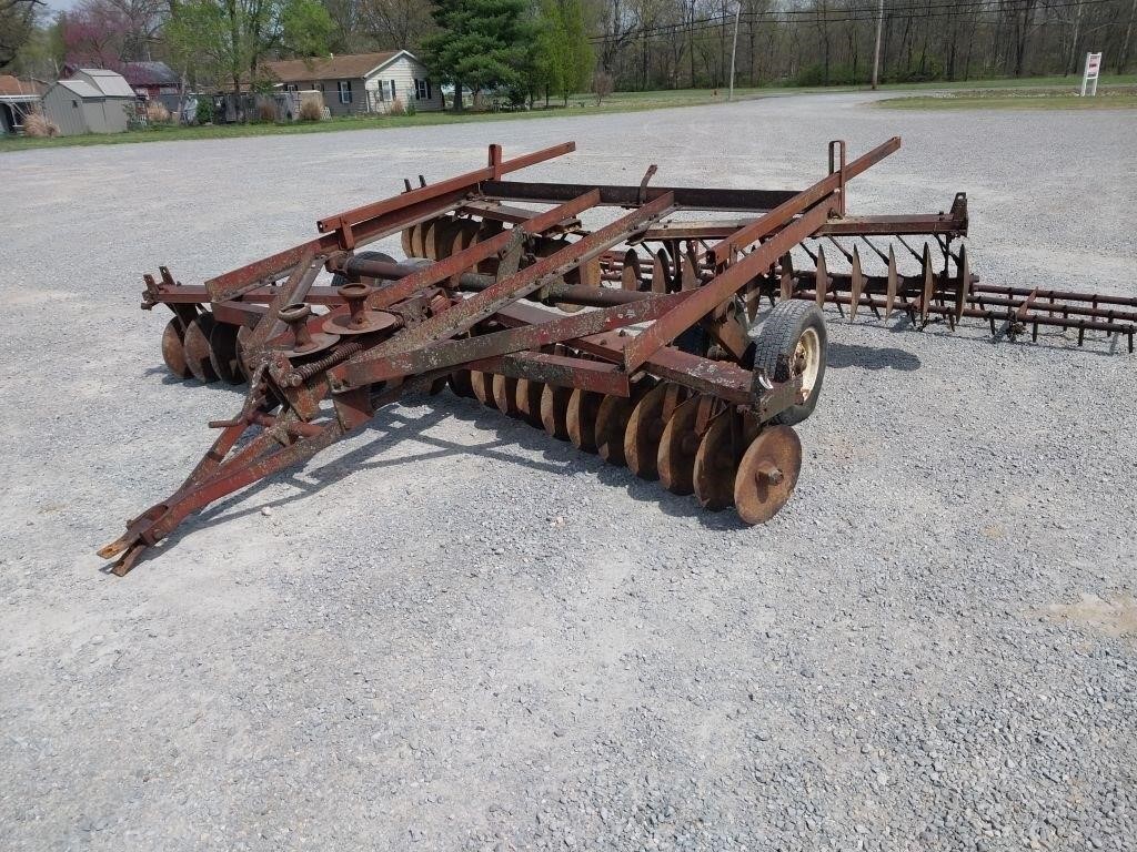 International 470 12' Disc W/ Harrow