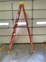 8' Werner Fiberglass Step Ladder