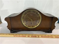 Elg-Art mantel clock with key- untested