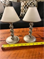 2 T light lamps