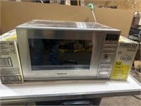 Panasonic SS Microwave w/ 2 cases Shell grease