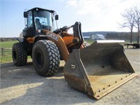 Case 821G Articulated Rubber Tire Loader,