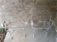 Lovely wrought iron table & 4 chairs 28x36