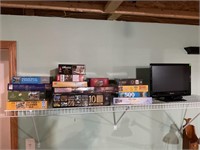 SANSUI 18" TV & LARGE SELECTION OF PUZZLES - SOME