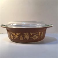EARLY AMERICAN PYREX CASSEROLE DISH WITH LID
