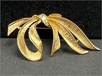 Napier goldtone brooch