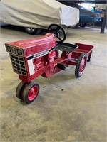 International 86 Series Pedal Tractor
