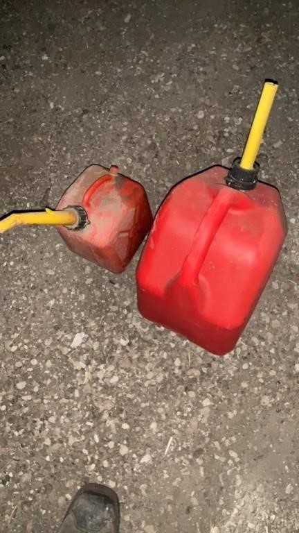 1 and 5 gallon gas cans